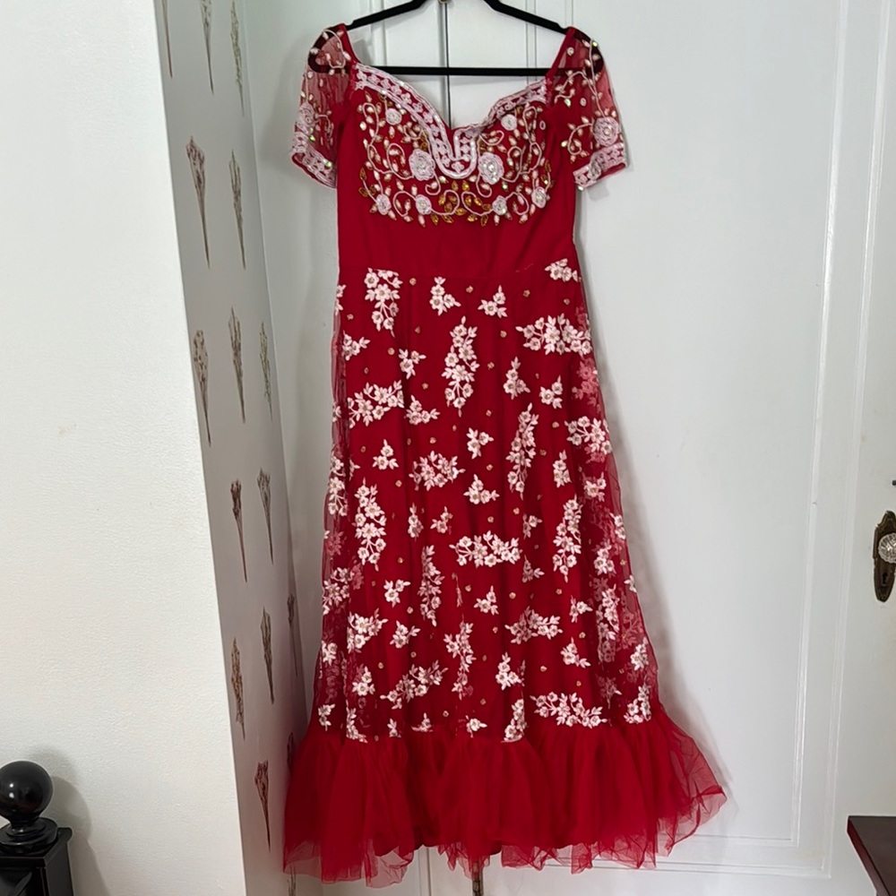 Elegant Red Floral Lace Dress